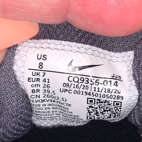 Nike Legend Essential 2 Size 8 Low Training Shoes Black-Gray-Blue CQ9356-014 - Picture 6 of 6